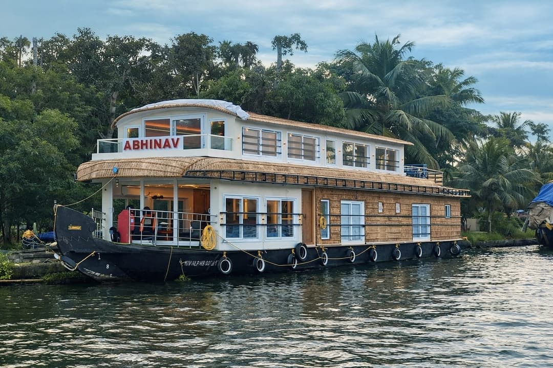 Premium Houseboat