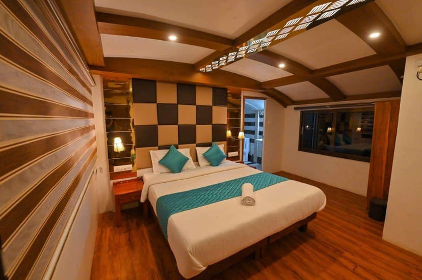 Houseboat bedroom